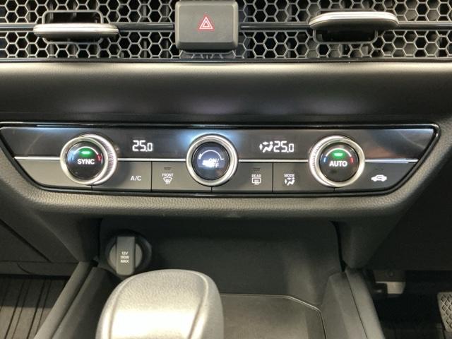 ZR-V X ホンダ認定中古車 デモカー 純正ドラレコ クリアランスソナー 地デジ Bカメ オートクルーズコントロール ESC サイドカーテンエアバック エアコン 整備記録簿 盗難防止装置 LEDライト USB(14枚目)