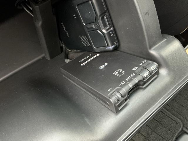 フリード クロスター 純正ドラレコ前 LED 両側電動 ETC パーキングセンサー ワンオーナ バックカメラ VSA サイドカーテンエアバック DVD再生 オートクルーズコントロール スマ-トキ- シートヒーター 3列(12枚目)