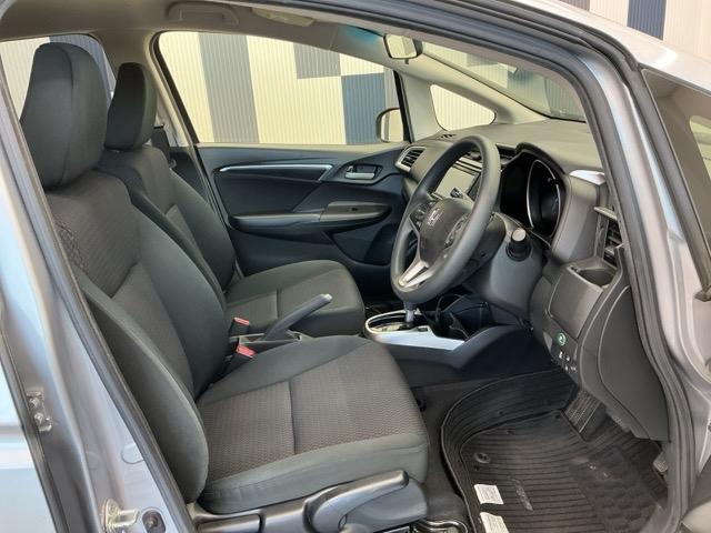 フィット 13G・F 純正ドラレコ前 ETC ワンオーナー リヤカメラ アクティブクルーズ 衝突被害軽減 地デジ 記録簿 イモビライザー 助手席エアバック キーレス AAC パワーウィンドー スマートキ- パワステ USB(15枚目)