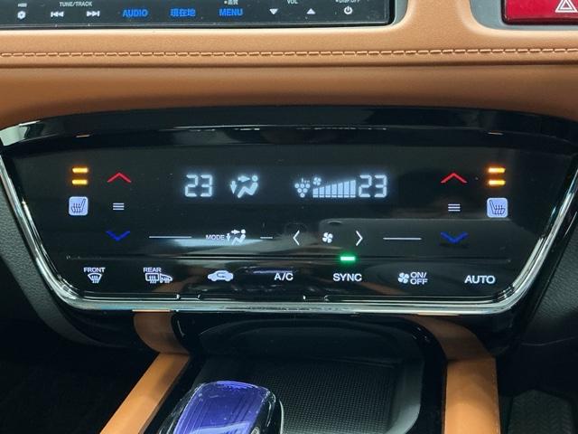 ヴェゼル ハイブリッドＺ　ホンダ認定中古車　純正ナビ　ＬＥＤライト　Ｒカメ　スマキー　ワンオーナー　ＬＥＤランプ　ＥＴＣ付　ＵＳＢ　整備記録簿　シ－トヒ－タ－　サイドカーテンエアバック　運転席助手席エアバッグ　ＶＳＡ　キーフリ（11枚目）