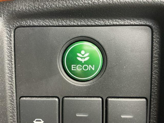ヴェゼル ハイブリッドＺ　ホンダ認定中古車　純正ナビ　ＬＥＤライト　Ｒカメ　スマキー　ワンオーナー　ＬＥＤランプ　ＥＴＣ付　ＵＳＢ　整備記録簿　シ－トヒ－タ－　サイドカーテンエアバック　運転席助手席エアバッグ　ＶＳＡ　キーフリ（12枚目）
