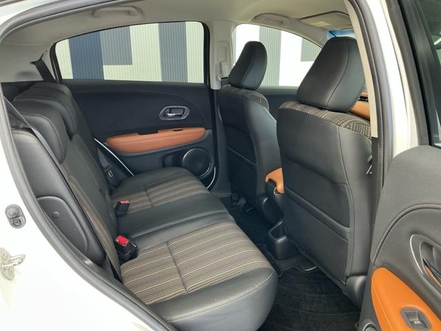 ヴェゼル ハイブリッドＺ　ホンダ認定中古車　純正ナビ　ＬＥＤライト　Ｒカメ　スマキー　ワンオーナー　ＬＥＤランプ　ＥＴＣ付　ＵＳＢ　整備記録簿　シ－トヒ－タ－　サイドカーテンエアバック　運転席助手席エアバッグ　ＶＳＡ　キーフリ（15枚目）