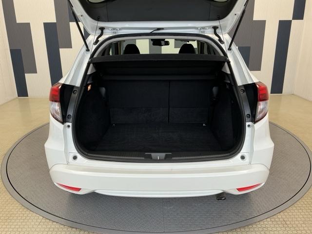 ヴェゼル ハイブリッドＺ　ホンダ認定中古車　純正ナビ　ＬＥＤライト　Ｒカメ　スマキー　ワンオーナー　ＬＥＤランプ　ＥＴＣ付　ＵＳＢ　整備記録簿　シ－トヒ－タ－　サイドカーテンエアバック　運転席助手席エアバッグ　ＶＳＡ　キーフリ（19枚目）