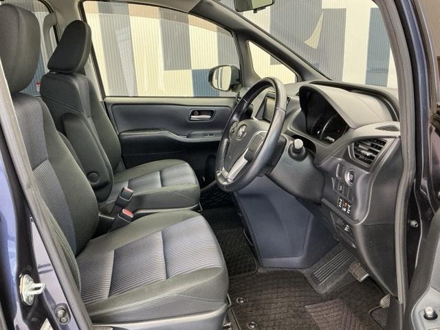 ノア Si 社外ドラレコ前後 純正ナビ 両側電動 1オーナー 点検記録簿 ダブルエアコン ETC付き ドライブレコーダー 横滑り防止機能 ナビTV 三列シート AAC パワーウインドウ ABS ウォークスルー(13枚目)