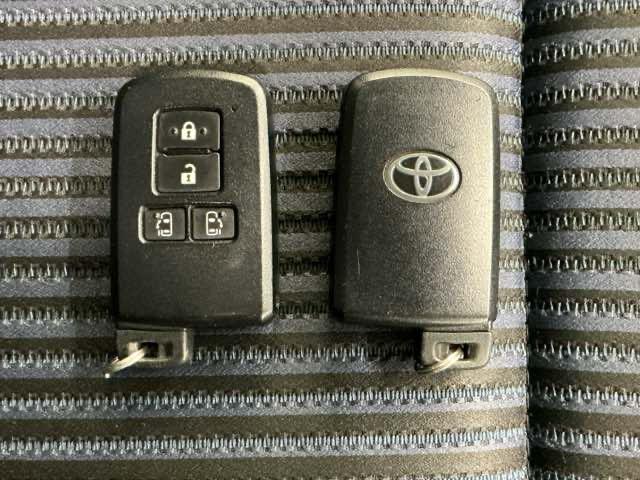 ノア Si 社外ドラレコ前後 純正ナビ 両側電動 1オーナー 点検記録簿 ダブルエアコン ETC付き ドライブレコーダー 横滑り防止機能 ナビTV 三列シート AAC パワーウインドウ ABS ウォークスルー(16枚目)