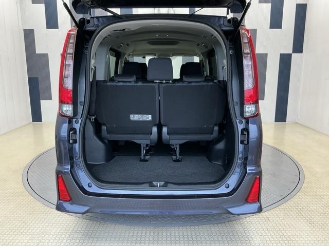 ノア Si 社外ドラレコ前後 純正ナビ 両側電動 1オーナー 点検記録簿 ダブルエアコン ETC付き ドライブレコーダー 横滑り防止機能 ナビTV 三列シート AAC パワーウインドウ ABS ウォークスルー(18枚目)