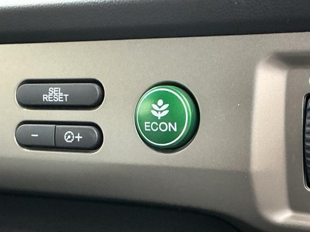 フリードスパイクハイブリッド ジャストセレクション 純正ナビ バックカメラ HIDライト キーフリー セキュリティーアラーム 横滑り防止機能 DVD視聴 後カメラ ワンセグTV ナビTV エアコン ワンオーナー 記録簿 ETC パワーステアリング(11枚目)