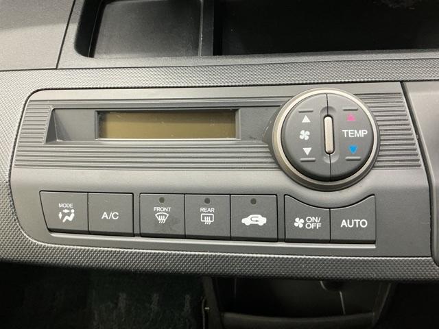 フリードスパイクハイブリッド ジャストセレクション 純正ナビ バックカメラ HIDライト キーフリー セキュリティーアラーム 横滑り防止機能 DVD視聴 後カメラ ワンセグTV ナビTV エアコン ワンオーナー 記録簿 ETC パワーステアリング(12枚目)