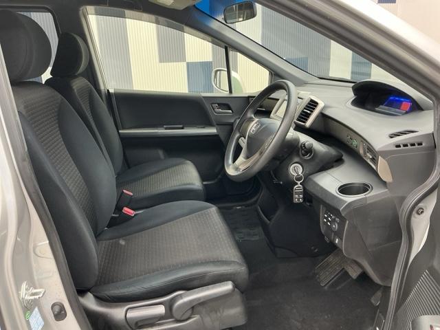 フリードスパイクハイブリッド ジャストセレクション 純正ナビ バックカメラ HIDライト キーフリー セキュリティーアラーム 横滑り防止機能 DVD視聴 後カメラ ワンセグTV ナビTV エアコン ワンオーナー 記録簿 ETC パワーステアリング(13枚目)