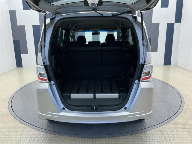 フリードスパイクハイブリッド ジャストセレクション 純正ナビ バックカメラ HIDライト キーフリー セキュリティーアラーム 横滑り防止機能 DVD視聴 後カメラ ワンセグTV ナビTV エアコン ワンオーナー 記録簿 ETC パワーステアリング(18枚目)