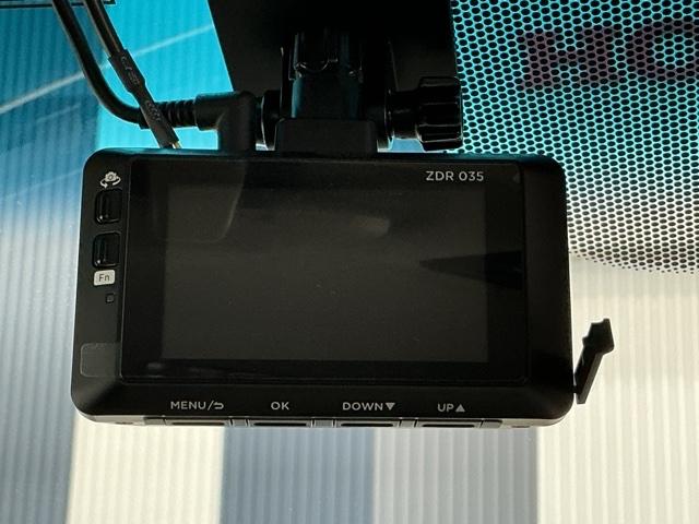 ヴェゼル ハイブリッドZ・ホンダセンシング ホンダ認定中古車 社外ドラレコ前後 レーダーサポート Wエアコン DVD再生機能 整備記録簿 横滑り防止システム バックアイカメラ 盗難防止装置 フルセ シートヒーター付 スマ-トキ- ECOモード(6枚目)