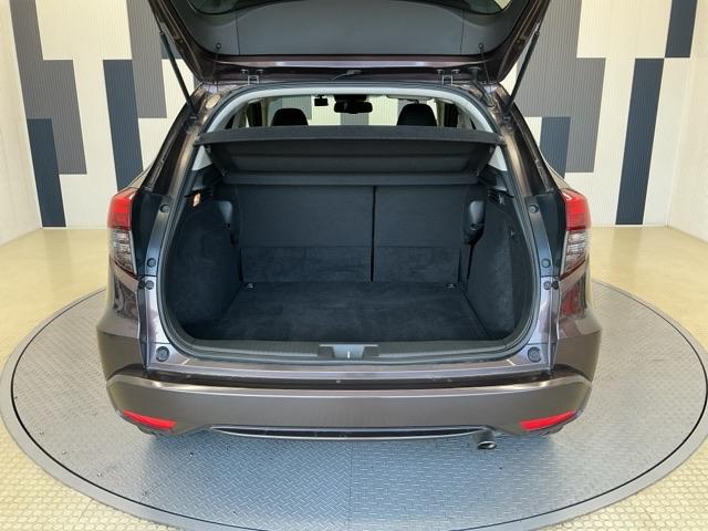 ヴェゼル ハイブリッドZ・ホンダセンシング ホンダ認定中古車 社外ドラレコ前後 レーダーサポート Wエアコン DVD再生機能 整備記録簿 横滑り防止システム バックアイカメラ 盗難防止装置 フルセ シートヒーター付 スマ-トキ- ECOモード(21枚目)