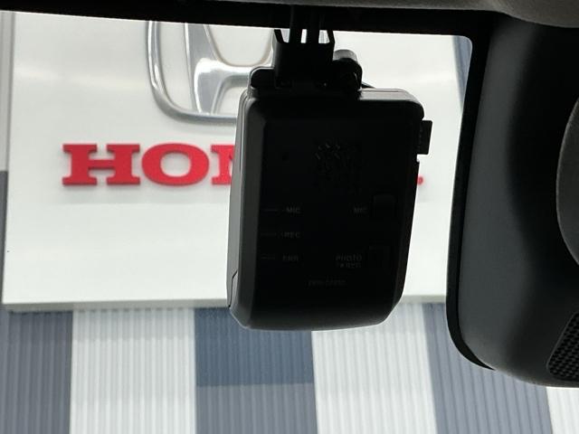 ヴェゼル e:HEVX・HuNTパッケージ デモカー 純正ドラレコ LED 純正ナビ 盗難防止システム 地デジフルセグ サイドエアバッグ Bカメラ クリアランスソナー 横滑り防止機能 スマートキー オートライト エアコン ドライブレコーダー(6枚目)