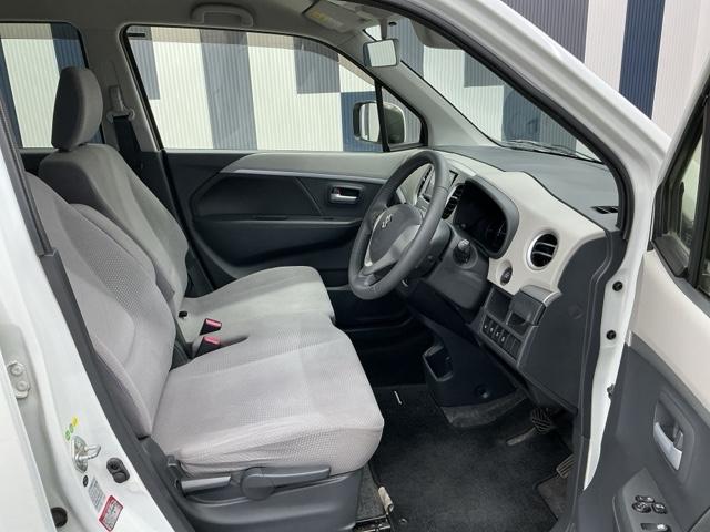 ワゴンＲ ＦＺ　衝突軽減ブレーキ　シートヒーター　ＨＩＤ　ＲＢＳ　ＤＶＤ再生可能　ナビ＆ＴＶ　ｉ－ｓｔｏｐ　スマートキープッシュスタート　セキュリティアラーム　エアコン　パワーステアリング　フルセグ　ＥＳＣ　ＡＢＳ（11枚目）