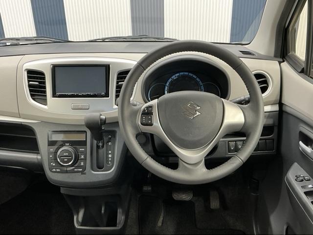 ワゴンＲ ＦＺ　衝突軽減ブレーキ　シートヒーター　ＨＩＤ　ＲＢＳ　ＤＶＤ再生可能　ナビ＆ＴＶ　ｉ－ｓｔｏｐ　スマートキープッシュスタート　セキュリティアラーム　エアコン　パワーステアリング　フルセグ　ＥＳＣ　ＡＢＳ（14枚目）