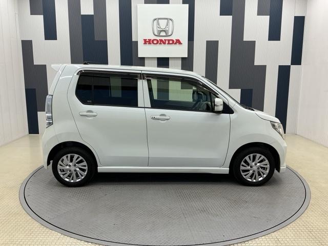 ワゴンＲ ＦＺ　衝突軽減ブレーキ　シートヒーター　ＨＩＤ　ＲＢＳ　ＤＶＤ再生可能　ナビ＆ＴＶ　ｉ－ｓｔｏｐ　スマートキープッシュスタート　セキュリティアラーム　エアコン　パワーステアリング　フルセグ　ＥＳＣ　ＡＢＳ（24枚目）