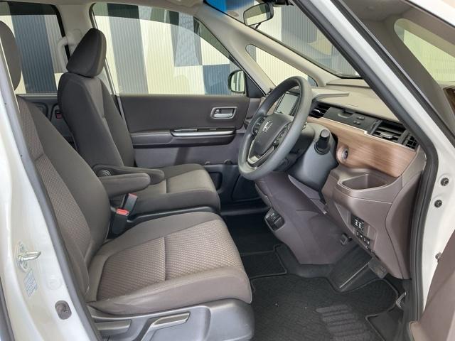 フリード Ｇ・ホンダセンシング　ホンダ認定中古車　純正ドラレコ前後　Ｆセグ　追突被害軽減ブレーキ　ｉストップ　Ｗエアバッグ　パワーウィンドウ　１オ－ナ－　アクティブクルーズコントロール　スマートキ　カラーバックモニター　ＶＳＡ（14枚目）