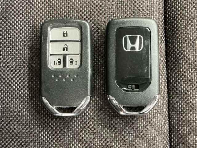 フリード Ｇ・ホンダセンシング　ホンダ認定中古車　純正ドラレコ前後　Ｆセグ　追突被害軽減ブレーキ　ｉストップ　Ｗエアバッグ　パワーウィンドウ　１オ－ナ－　アクティブクルーズコントロール　スマートキ　カラーバックモニター　ＶＳＡ（17枚目）