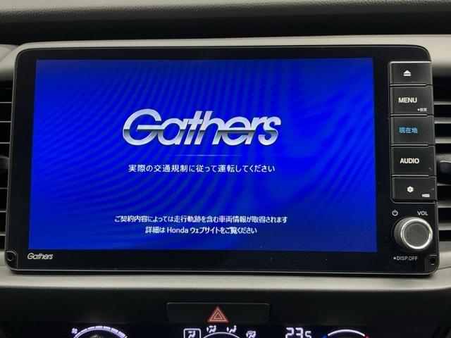 フィット ｅ：ＨＥＶＲＳ　ホンダ認定中古車　純正ドラレコ前後　エアバッグ　ナビ＆ＴＶ　パワーウィンドウ　助手席エアバッグ　Ｄレコ　フルセグテレビ　ＬＥＤヘッドランプ　セキュリティアラーム　フルオートエアコン　ＥＴＣ装備　ＵＳＢ（7枚目）