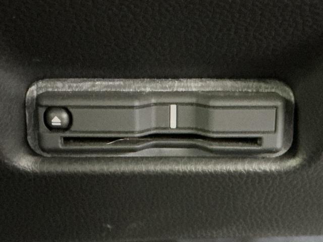 フィット ｅ：ＨＥＶＲＳ　ホンダ認定中古車　純正ドラレコ前後　エアバッグ　ナビ＆ＴＶ　パワーウィンドウ　助手席エアバッグ　Ｄレコ　フルセグテレビ　ＬＥＤヘッドランプ　セキュリティアラーム　フルオートエアコン　ＥＴＣ装備　ＵＳＢ（9枚目）