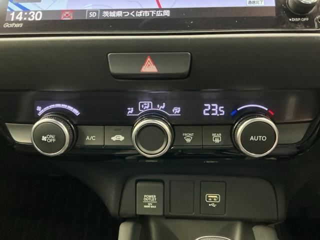 フィット ｅ：ＨＥＶＲＳ　ホンダ認定中古車　純正ドラレコ前後　エアバッグ　ナビ＆ＴＶ　パワーウィンドウ　助手席エアバッグ　Ｄレコ　フルセグテレビ　ＬＥＤヘッドランプ　セキュリティアラーム　フルオートエアコン　ＥＴＣ装備　ＵＳＢ（12枚目）