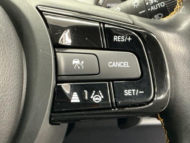 フィット ｅ：ＨＥＶＲＳ　ホンダ認定中古車　純正ドラレコ前後　エアバッグ　ナビ＆ＴＶ　パワーウィンドウ　助手席エアバッグ　Ｄレコ　フルセグテレビ　ＬＥＤヘッドランプ　セキュリティアラーム　フルオートエアコン　ＥＴＣ装備　ＵＳＢ（13枚目）