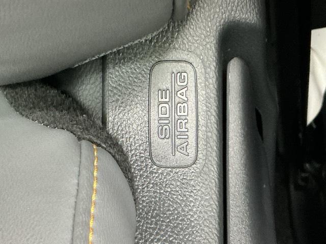 フィット ｅ：ＨＥＶＲＳ　ホンダ認定中古車　純正ドラレコ前後　エアバッグ　ナビ＆ＴＶ　パワーウィンドウ　助手席エアバッグ　Ｄレコ　フルセグテレビ　ＬＥＤヘッドランプ　セキュリティアラーム　フルオートエアコン　ＥＴＣ装備　ＵＳＢ（15枚目）