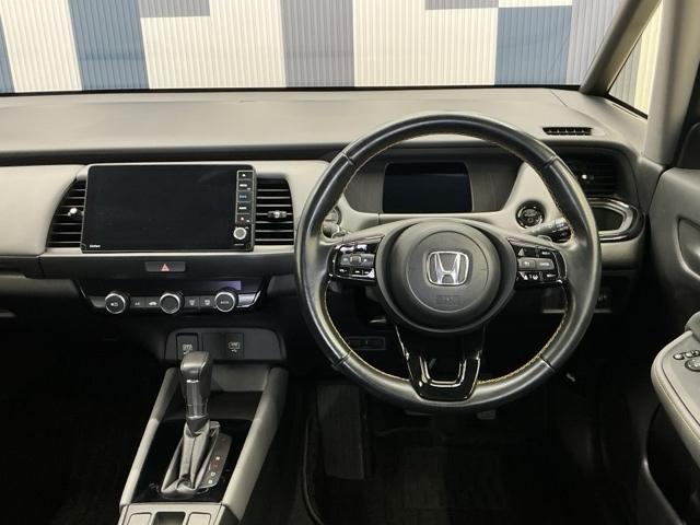 フィット ｅ：ＨＥＶＲＳ　ホンダ認定中古車　純正ドラレコ前後　エアバッグ　ナビ＆ＴＶ　パワーウィンドウ　助手席エアバッグ　Ｄレコ　フルセグテレビ　ＬＥＤヘッドランプ　セキュリティアラーム　フルオートエアコン　ＥＴＣ装備　ＵＳＢ（18枚目）