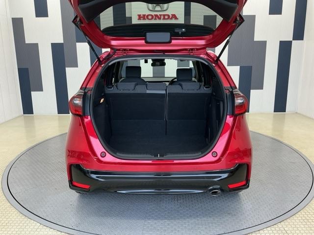 フィット ｅ：ＨＥＶＲＳ　ホンダ認定中古車　純正ドラレコ前後　エアバッグ　ナビ＆ＴＶ　パワーウィンドウ　助手席エアバッグ　Ｄレコ　フルセグテレビ　ＬＥＤヘッドランプ　セキュリティアラーム　フルオートエアコン　ＥＴＣ装備　ＵＳＢ（21枚目）