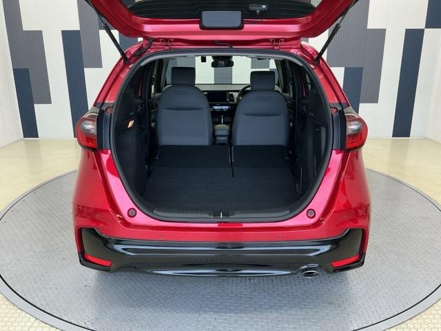 フィット ｅ：ＨＥＶＲＳ　ホンダ認定中古車　純正ドラレコ前後　エアバッグ　ナビ＆ＴＶ　パワーウィンドウ　助手席エアバッグ　Ｄレコ　フルセグテレビ　ＬＥＤヘッドランプ　セキュリティアラーム　フルオートエアコン　ＥＴＣ装備　ＵＳＢ（22枚目）