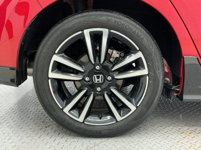 フィット ｅ：ＨＥＶＲＳ　ホンダ認定中古車　純正ドラレコ前後　エアバッグ　ナビ＆ＴＶ　パワーウィンドウ　助手席エアバッグ　Ｄレコ　フルセグテレビ　ＬＥＤヘッドランプ　セキュリティアラーム　フルオートエアコン　ＥＴＣ装備　ＵＳＢ（23枚目）