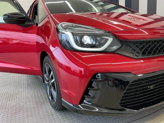 フィット ｅ：ＨＥＶＲＳ　ホンダ認定中古車　純正ドラレコ前後　エアバッグ　ナビ＆ＴＶ　パワーウィンドウ　助手席エアバッグ　Ｄレコ　フルセグテレビ　ＬＥＤヘッドランプ　セキュリティアラーム　フルオートエアコン　ＥＴＣ装備　ＵＳＢ（24枚目）