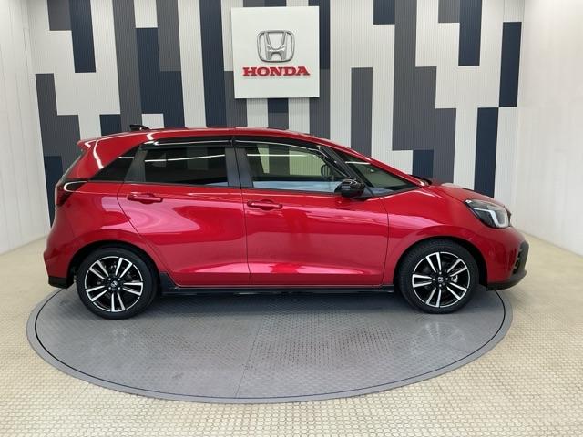 フィット ｅ：ＨＥＶＲＳ　ホンダ認定中古車　純正ドラレコ前後　エアバッグ　ナビ＆ＴＶ　パワーウィンドウ　助手席エアバッグ　Ｄレコ　フルセグテレビ　ＬＥＤヘッドランプ　セキュリティアラーム　フルオートエアコン　ＥＴＣ装備　ＵＳＢ（27枚目）