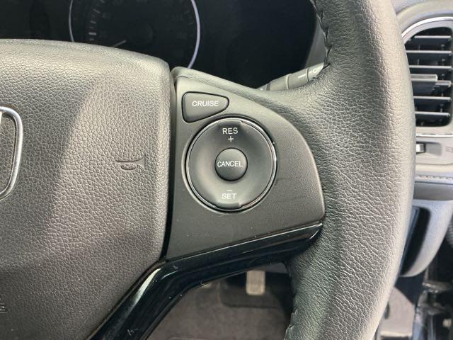 ヴェゼル Ｘ　ホンダ認定中古車　社外ドラレコ前　ＥＴＣ　追突軽減ブレーキ　地ＴＶ　リアカメラ　ＤＶＤ再生　スマ－トキ－　記録簿　サイドエアバッグ　ナビ＆ＴＶ　パワーウィンドウ　盗難防止システム　横滑り防止　クルコン（8枚目）