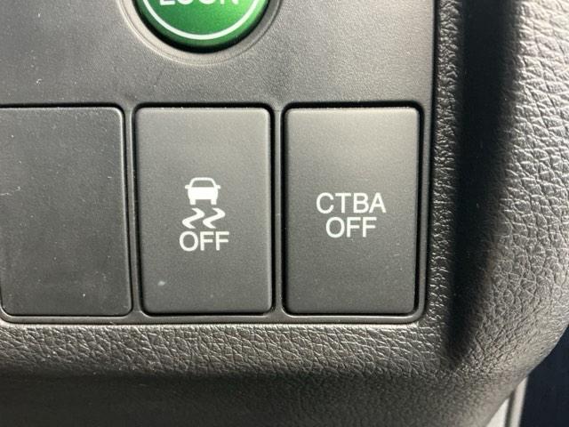 ヴェゼル Ｘ　ホンダ認定中古車　社外ドラレコ前　ＥＴＣ　追突軽減ブレーキ　地ＴＶ　リアカメラ　ＤＶＤ再生　スマ－トキ－　記録簿　サイドエアバッグ　ナビ＆ＴＶ　パワーウィンドウ　盗難防止システム　横滑り防止　クルコン（11枚目）