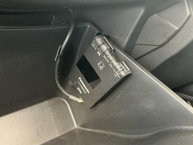 ヴェゼル Ｘ　ホンダ認定中古車　社外ドラレコ前　ＥＴＣ　追突軽減ブレーキ　地ＴＶ　リアカメラ　ＤＶＤ再生　スマ－トキ－　記録簿　サイドエアバッグ　ナビ＆ＴＶ　パワーウィンドウ　盗難防止システム　横滑り防止　クルコン（14枚目）