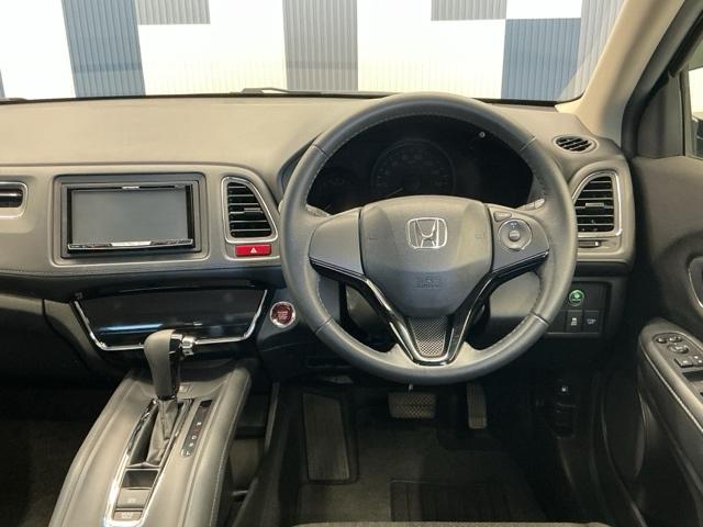 ヴェゼル Ｘ　ホンダ認定中古車　社外ドラレコ前　ＥＴＣ　追突軽減ブレーキ　地ＴＶ　リアカメラ　ＤＶＤ再生　スマ－トキ－　記録簿　サイドエアバッグ　ナビ＆ＴＶ　パワーウィンドウ　盗難防止システム　横滑り防止　クルコン（17枚目）