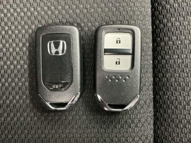 ヴェゼル Ｘ　ホンダ認定中古車　社外ドラレコ前　ＥＴＣ　追突軽減ブレーキ　地ＴＶ　リアカメラ　ＤＶＤ再生　スマ－トキ－　記録簿　サイドエアバッグ　ナビ＆ＴＶ　パワーウィンドウ　盗難防止システム　横滑り防止　クルコン（18枚目）