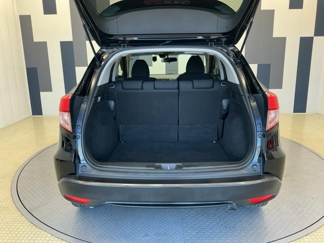 ヴェゼル Ｘ　ホンダ認定中古車　社外ドラレコ前　ＥＴＣ　追突軽減ブレーキ　地ＴＶ　リアカメラ　ＤＶＤ再生　スマ－トキ－　記録簿　サイドエアバッグ　ナビ＆ＴＶ　パワーウィンドウ　盗難防止システム　横滑り防止　クルコン（20枚目）