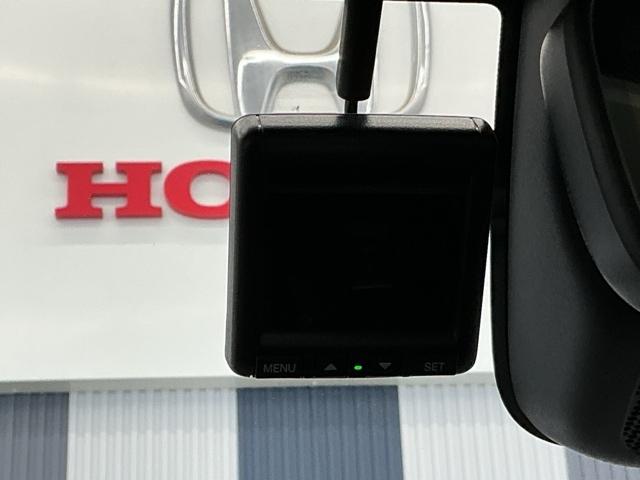 ヴェゼル e:HEVZ ホンダ認定中古車 純正ドラレコ前 LED 衝突回避支援ブレーキ機能 1オナ スマキ Pトランク フルオートエアコン Dレコ エアバッグ 両席エアバック Rカメ 記録簿付 パワーウィンドウ ソナー(6枚目)