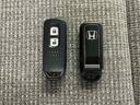 Ｇホンダセンシング　ホンダ認定中古車　バックカメラ　ＥＴＣ　盗難防止システム　ナビＴＶ　スマキー　ＬＥＤ　ＤＶＤ再生機能　横滑り防止　記録簿　ＵＳＢ　パワーウィンドウ　ＡＡＣ　地デジＴＶ　クルコン　オートライト　両スラ（15枚目）