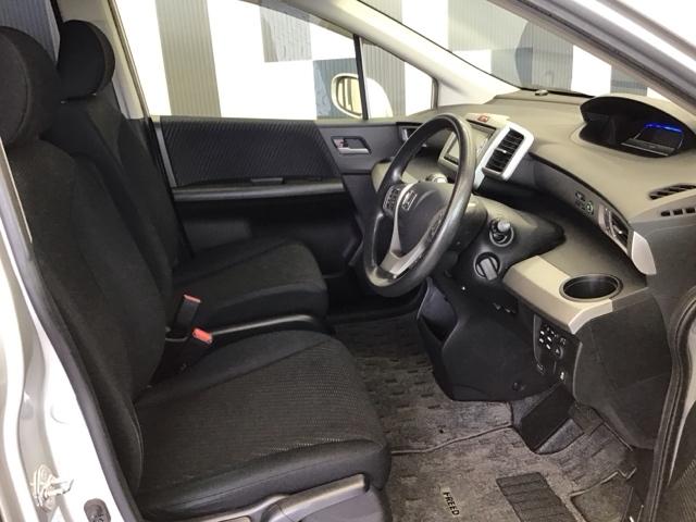 フリードハイブリッド ジャストセレクション　ホンダ認定中古車　純正ドラレコ前　ＥＴＣ　ナビテレビ　セキュリティー　横滑り防止機能　記録簿　オートクルーズ　エアバック　ＤＶＤ再生可能　キーレスエントリー　ワンセグＴＶ　ＰＳ　３列　ＡＢＳ（14枚目）