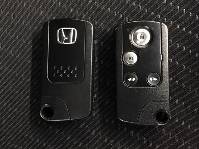 フリードハイブリッド ジャストセレクション　ホンダ認定中古車　純正ドラレコ前　ＥＴＣ　ナビテレビ　セキュリティー　横滑り防止機能　記録簿　オートクルーズ　エアバック　ＤＶＤ再生可能　キーレスエントリー　ワンセグＴＶ　ＰＳ　３列　ＡＢＳ（17枚目）