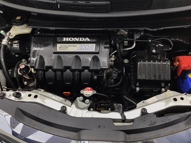 フリードハイブリッド ジャストセレクション　ホンダ認定中古車　純正ドラレコ前　ＥＴＣ　ナビテレビ　セキュリティー　横滑り防止機能　記録簿　オートクルーズ　エアバック　ＤＶＤ再生可能　キーレスエントリー　ワンセグＴＶ　ＰＳ　３列　ＡＢＳ（18枚目）