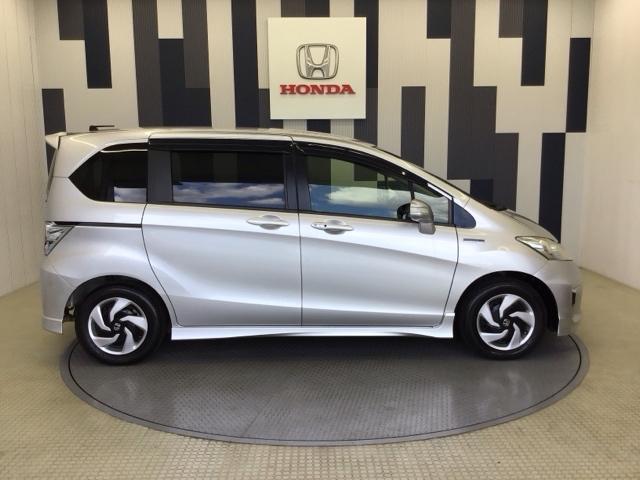 フリードハイブリッド ジャストセレクション　ホンダ認定中古車　純正ドラレコ前　ＥＴＣ　ナビテレビ　セキュリティー　横滑り防止機能　記録簿　オートクルーズ　エアバック　ＤＶＤ再生可能　キーレスエントリー　ワンセグＴＶ　ＰＳ　３列　ＡＢＳ（25枚目）