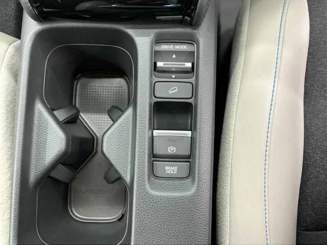 ヴェゼル e:HEVZ・PLaYパッケージ ホンダ認定中古車 デモカー 純正ドラレコ オートクルーズコントロール アイドリングストップ LEDヘッド USB 電動テールゲート 衝突被害軽減システム リヤカメラ フルセグテレビ 横滑り防止装置(10枚目)