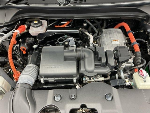 技術が詰まったエンジンルームもご覧の通りピカピカにクリーニング済みです。ハイブリッドなのでお財布にも環境にも優しいです。