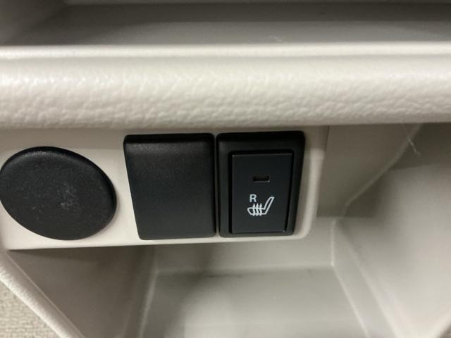 シートヒーター付きです！スイッチを押せば数秒で座面と背もたれが暖かくなり、寒い時期には嬉しい装備です！