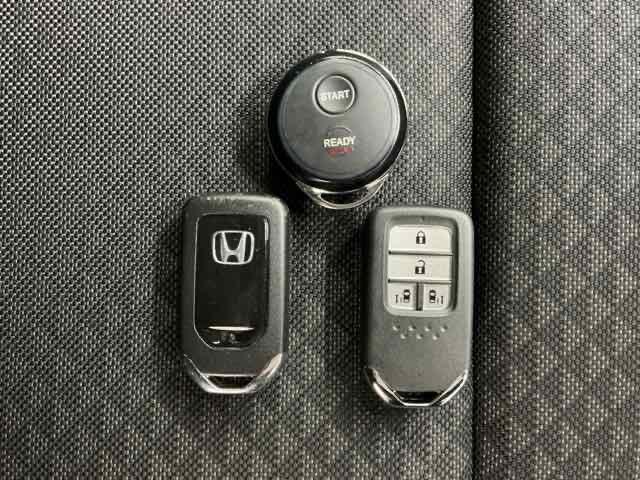 フリード+ G・ホンダセンシング ホンダ認定中古車 ワンオーナー 純正ナビ プリクラッシュ Bモニター 両側オートスライドドア パワーウインド スマートキー 両席エアバック PS フルセグ アイドリングS 盗難警報装置 クルコン(17枚目)