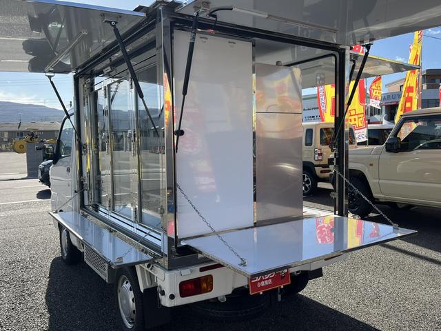 スタンダード　移動販売車（コンビニ仕様）　冷凍機－５度設定　スタンバイ　ショーケース　ベースグレード　４ＷＤ　ＡＴ　エアコン　運転席エアバッグ　助手席エアバッグ(17枚目)